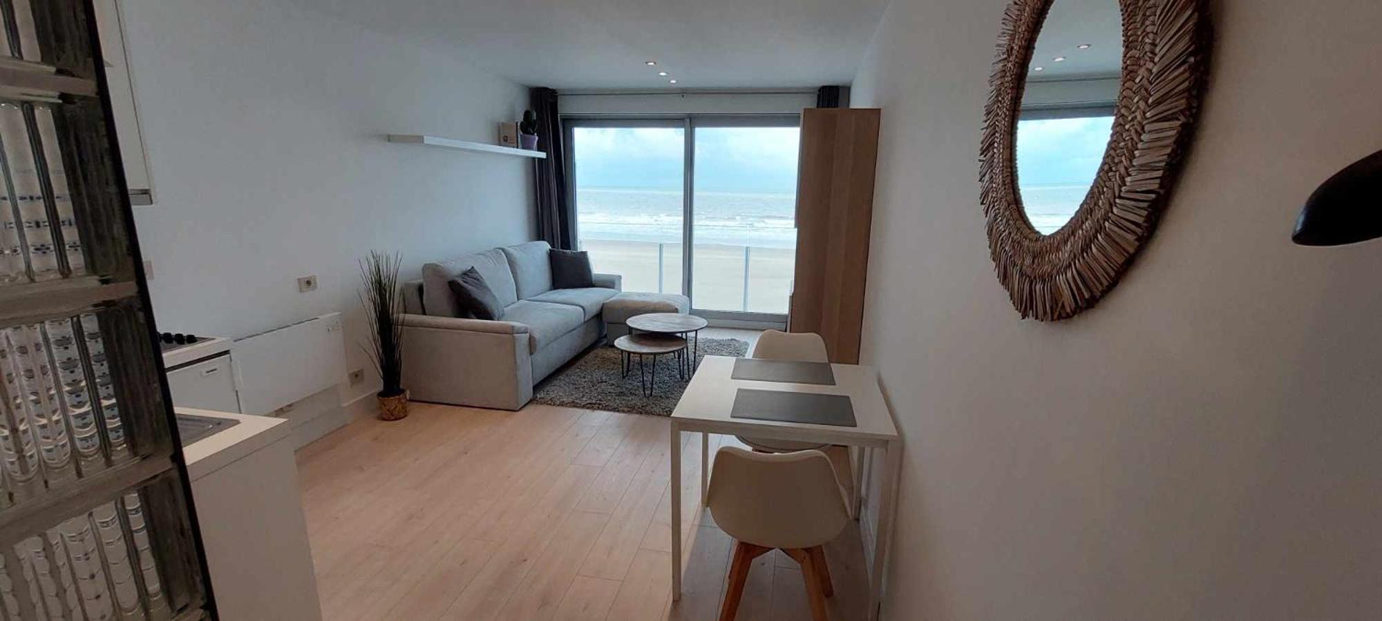 Studio Met Frontaal Zeezicht Middelkerke Exterior photo